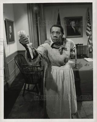 #ad 1975 Press Photo Actress in scene from film kfp00433 $20.88