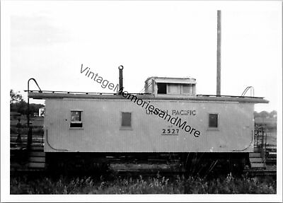 #ad Vintage Union Pacific Railroad 2527 Caboose T3 584 $29.99