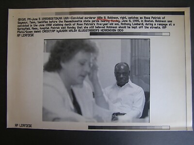 #ad AP Wire Press Photo 1995 Convicted murder Willie B Robinson watches Rose Patrick $17.00
