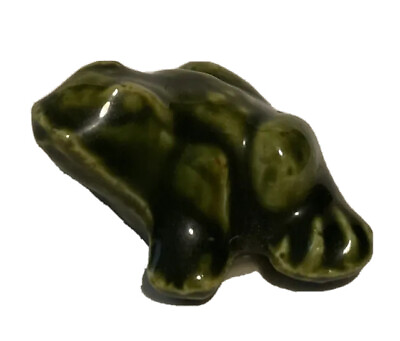 #ad Green Toad Frog Mini Miniature Bone China Figurine Dollhouse $6.00