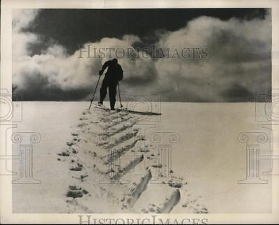#ad 1940 Press Photo Herringbone step method for skiers to climb hills net11836 $19.99