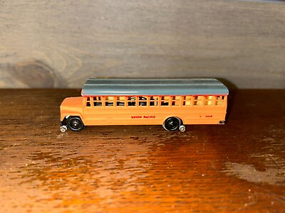 #ad HO SCALE BACHMANN UNION PACIFIC 5936 YELLOW BUS FREE SHIPPING $64.99