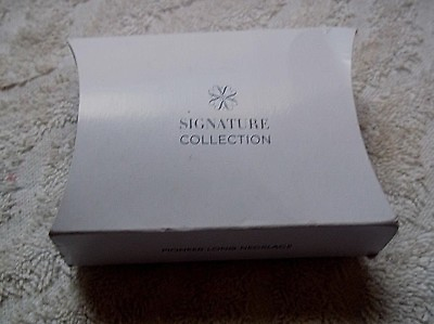#ad Avon Signature Collection Long Pendant NIB $10.00