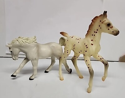 #ad Horse Model Figurines Set Of 2 White Foal Spotted under 6quot; amp; White Horse Stamped $15.99