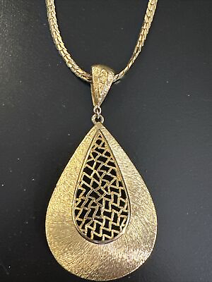 #ad Vintage Chunky Large Teardrop Gold Toned Pendant Statement ￼ Necklace 11 1 2quot; $14.99