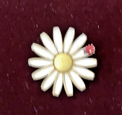 #ad Vintage Weiss Enameled Daisy With Enameled Lady Bug Brooch signed #316 $18.50