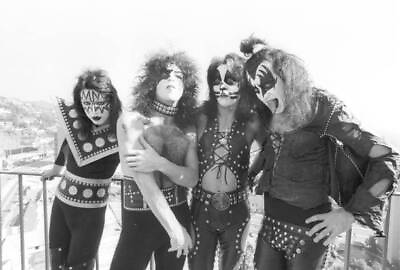 #ad Kiss In LA Paul Stanley Peter Criss Gene Simmons Ace Frehley 1975 OLD PHOTO 44 AU $9.00