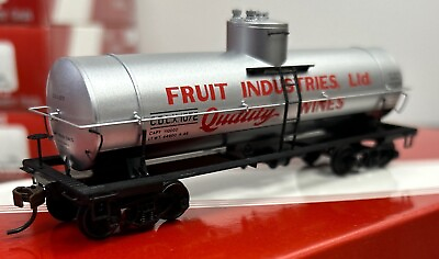 #ad Red Caboose HO RTR RR 33022 X Type 103W 10000 Gallon Tank Car Fruit Industries $34.95