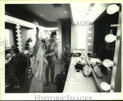 #ad 1991 Press Photo Actresses in their new dressing room at NORD Theater $19.99
