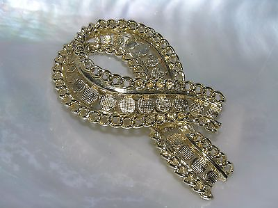 #ad Vintage Light Goldtone Folded Ribbon w Round Flat Dots Flanked by Chain Link Pin $11.61