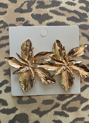 #ad gold flower earrings $6.00
