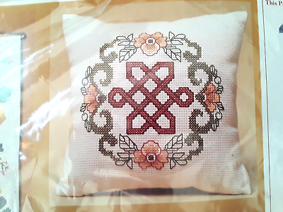 #ad Creative Circle Vtg Cross Stitch Kit Celtic Endless Knot Pillow w Flowers Wool Y $22.50