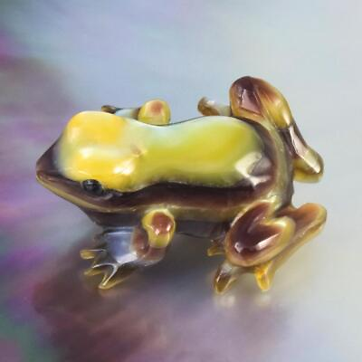 #ad Curare Poison Arrow Frog Mother of Pearl Shell Carving Figurine Drilled 6.57 g $44.00