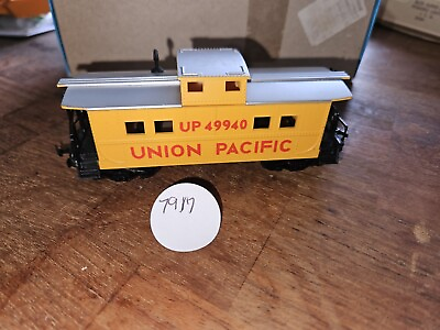 #ad UNION PACIFIC 49940 YELLOW AND SILVER CABOOSE HO GUAGE EXCELLENT CONDITION $4.75
