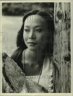 #ad Press Photo An actress or entertainer poses for a scene. sap38374 $12.99