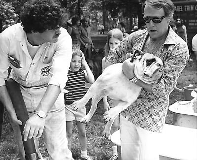 #ad Vintage Globe Press Photo Men Giving Bull Dog Bath Girls Watch in Park Hose kg $19.99