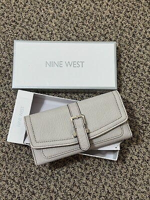 #ad Nine West Women#x27;s White Trifold Faux leather Wallet New in Gift box $19.98