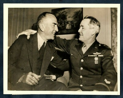 #ad WWII CAPT EDDIE RICKENBACKER amp; GENERAL BARNEY M GILES BACK HOME 1942 Photo Y 246 $19.99