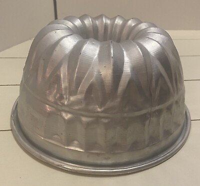 #ad Vintage Cake Jello Mold Aluminum Bundt Fluted Tube Pan Taiwan $18.50