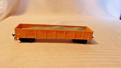 #ad HO Scale Tyco 40#x27; Union Pacific Gondola Car With Load Yellow #29500 $30.00